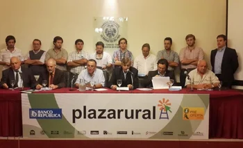 Los integrantes de Plazarural y del Banco República en la conferencia realizada este jueves<br>