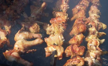 Carne de pollo, la más consumida en Uruguay tras la vacuna, en niveles similares a la porcina.