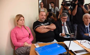 Marcelo Balcedo y su esposa Paola Fiege en el juzgado de Crimen Organizado<br>