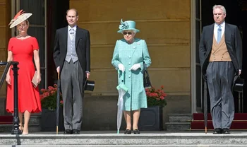 La reina Isabel II con sus hijos el príncipe Andrés, duque de York, el príncipe Eduardo, conde de Wessex y su esposa, la condesa Sophie