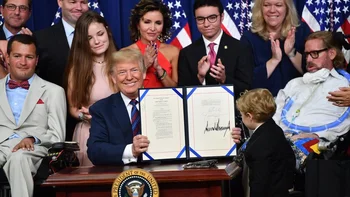 El presidente Donald Trump firmó este miércoles una ley que le da a los pacientes terminales el nullderecho a probarnull tratamientos experimentales.