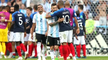 Messi y Mbappé volverán a verse las caras en una cancha frente a frente