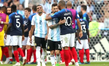 Messi y Mbappé volverán a verse las caras en una cancha frente a frente