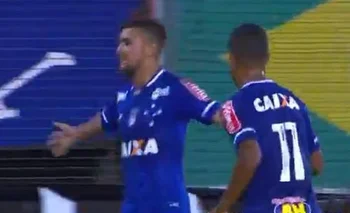 De Arrascaeta festeja su gol para Cruzeiro