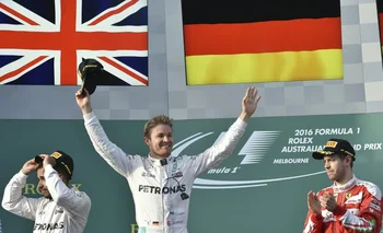 Nico Rosberg festeja el triunfo en Australia