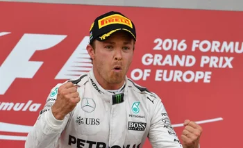 Nico Rosberg celebró en el podio de Azerbaiyán