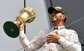 Hamilton otra vez en lo más alto del podio británico