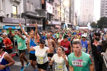 Largada de la Maratón de Montevideo por !8 de Julio