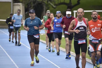 Un grupo de corredores en las 48 Horas Uruguay Natural