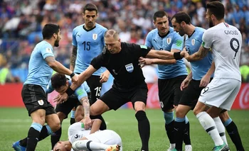 Néstor Pitana durante el partido entre Uruguay y Francia