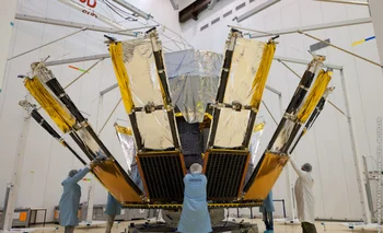 Ingenieros preparan el satélite Gaia para su lanzamiento, previsto para el 19 de diciembre