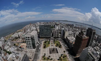 Vista de la Plaza Independencia desde lo alto del Palacio Salvo.