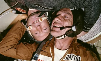 Deke Slayton y el cosmonauta ruso Aleksey A. Leonov